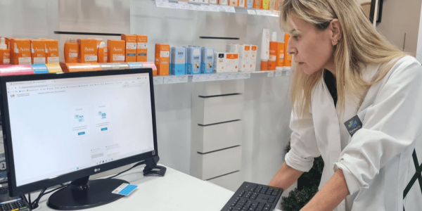 Los farmacéuticos refuerzan la adherencia y seguridad de la medicación con un nuevo sistema de comunicación con los médicos