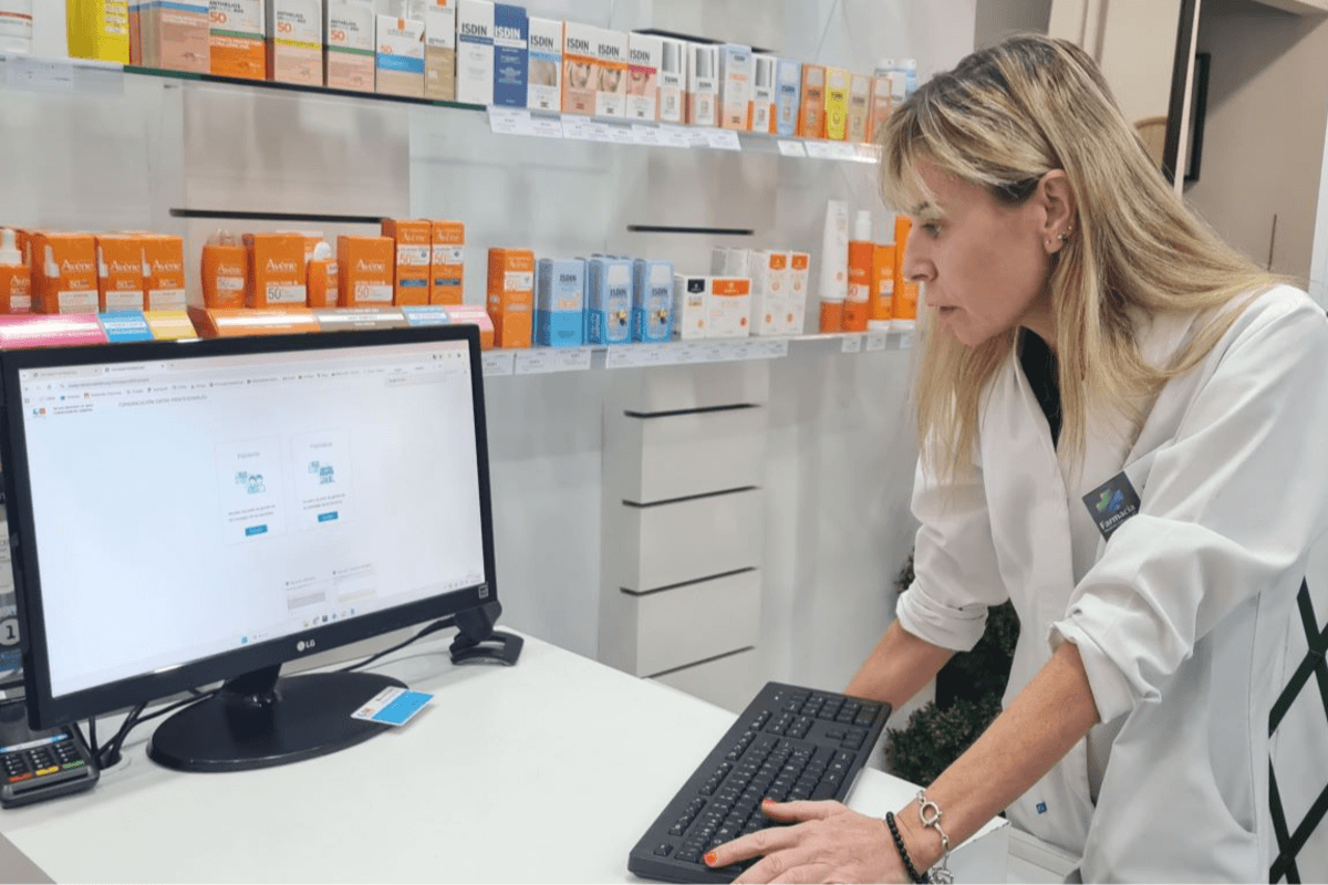 Los farmacéuticos refuerzan la adherencia y seguridad de la medicación con un nuevo sistema de comunicación con los médicos